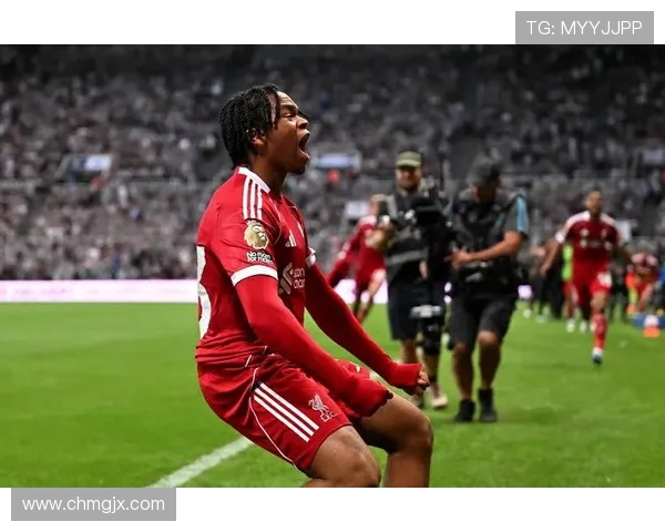 利物浦新援意国脚首秀遭重伤被担架抬下痛哭或赛季报销